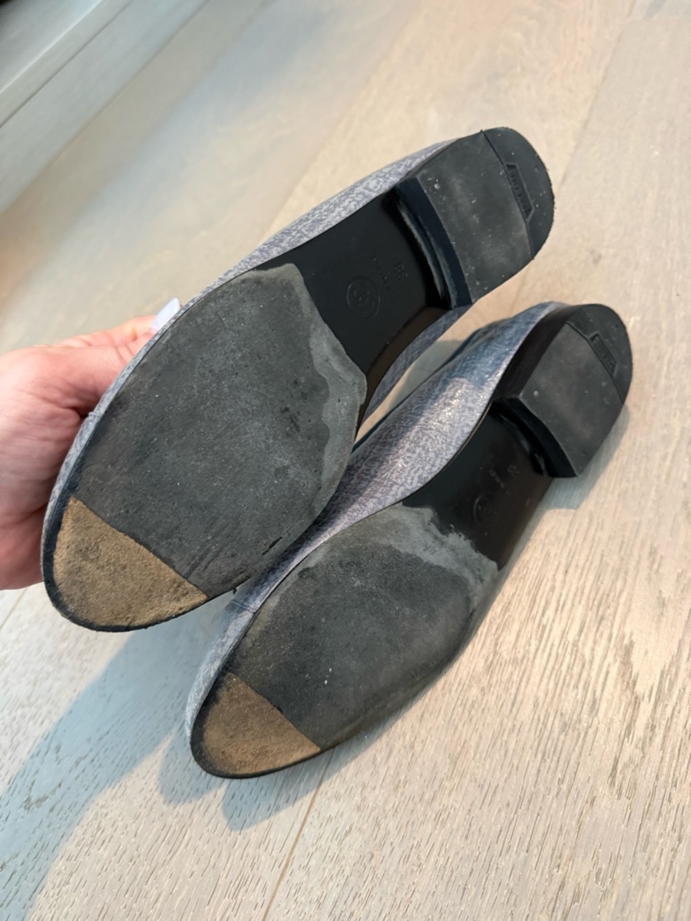 CHANEL Light Blue Denim Ballet Flats with CC Emblem - Picture 3 of 3